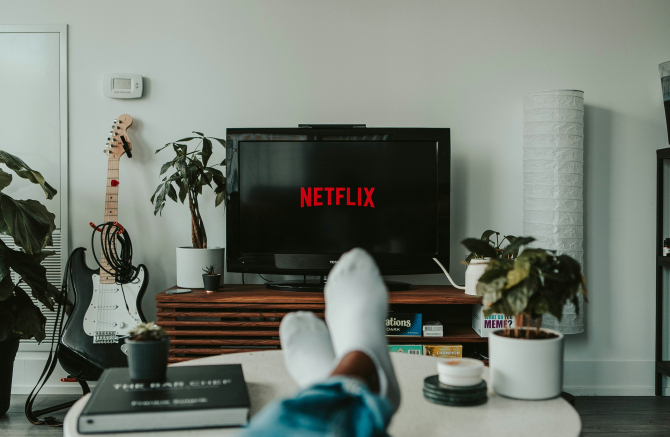 «TOUT POUR LA LUMIERE » : LA SERIE MUSICALE EVENEMENT EN 2025 SUR TF1 ET NETFLIX