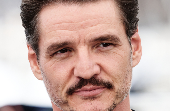 PEDRO PASCAL : DE « DADDY COOL » À GUERRIER BADASS, LE CLASSEMENT DES RÔLES INCONTOURNABLES DE 2025