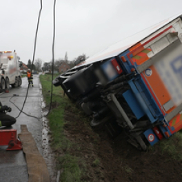 100 jours avec les dépanneurs de l'autoroute série documentaire science et technique RMC DECOUVERTE