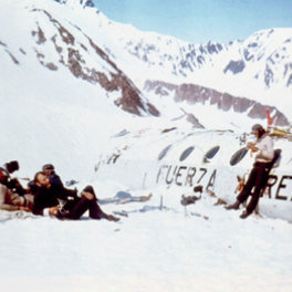 Vol 571 : crash, survie et cannibalisme dans les Andes documentaire découverte RMC DECOUVERTE