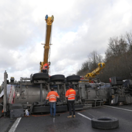 100 jours avec les dépanneurs de l'autoroute série documentaire science et technique RMC DECOUVERTE