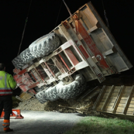 100 jours avec les dépanneurs de l'autoroute série documentaire science et technique RMC DECOUVERTE