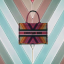 L'empire LVMH, une histoire du capitalisme moderne série documentaire société RTS DEUX