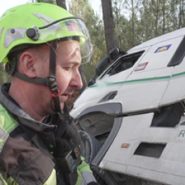 100 jours avec les dépanneurs de l'autoroute série documentaire science et technique RMC DECOUVERTE