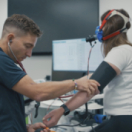 Enfumés - J'ai infiltré l'industrie de la vape documentaire samenleving RTS DEUX