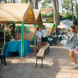 Le camping, un siècle de bonheur documentaire société LA UNE (RTBF)