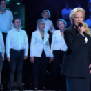 300 choeurs chantent les plus belles chansons des années 80 divertissement LA UNE (RTBF)
