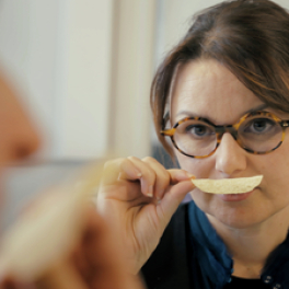 Grignote-moi si tu peux, les dessous de l'apéritif documentaire société FRANCE 5