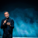 Gad Elmaleh : «D'ailleurs» spectacle COMEDIE +