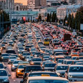 Embouteillages, parkings : dans l'enfer de la route série documentaire société RMC STORY