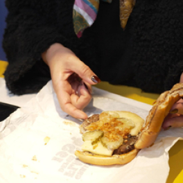 Inside Burger King : dans les coulisses d'un géant de la restauration rapide documentaire société RMC STORY